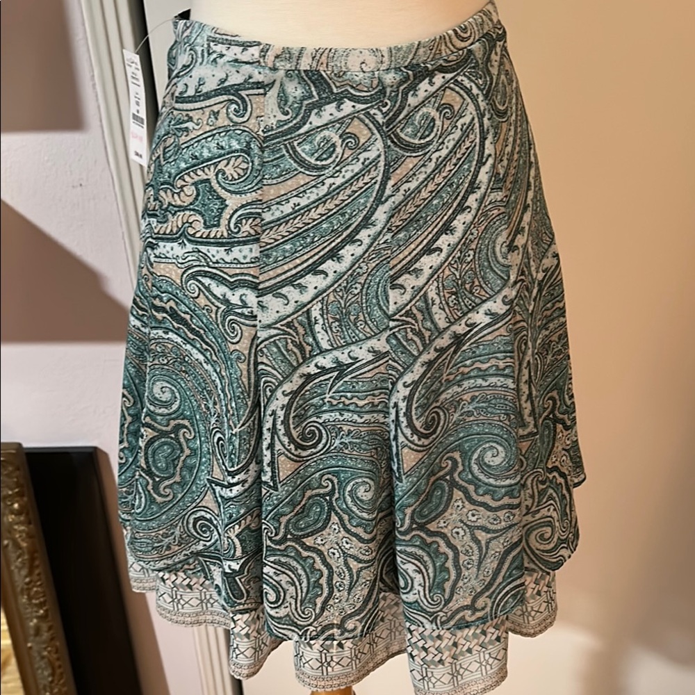 Paisley Patterned Skirt in Green and White